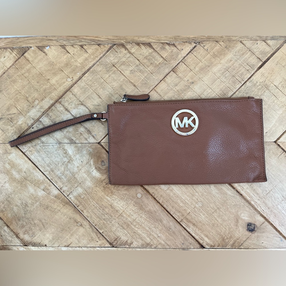 Micheal Kors Wristlet